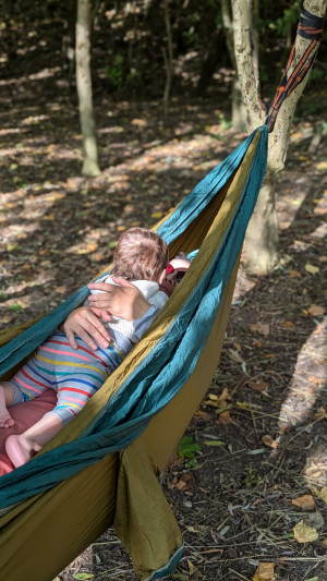 24 09 13 Nature Tots Mum and baby in hammock